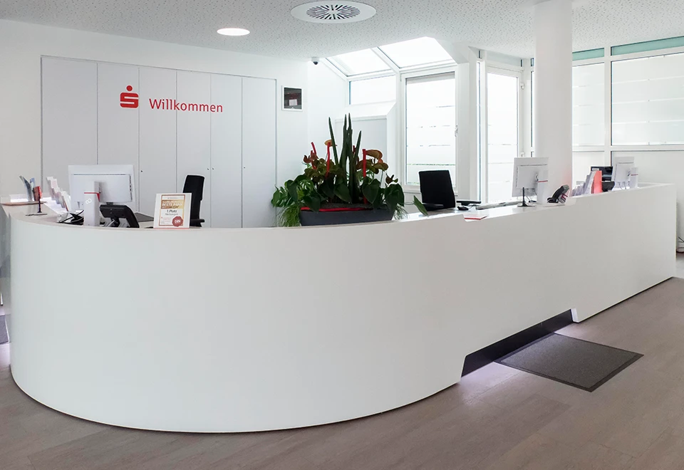 Ladenbau Wicke Empfangstheke Kreissparkasse